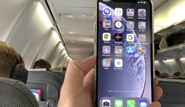 Frankrike innfører rekordhøye bøter for mobilbruk i fly