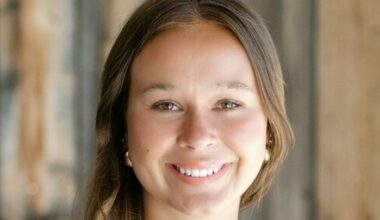 - Spytter meg i ansiktet