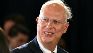 Rystende påstander: Peker på Putins mann