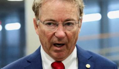 - Holder oss utenfor