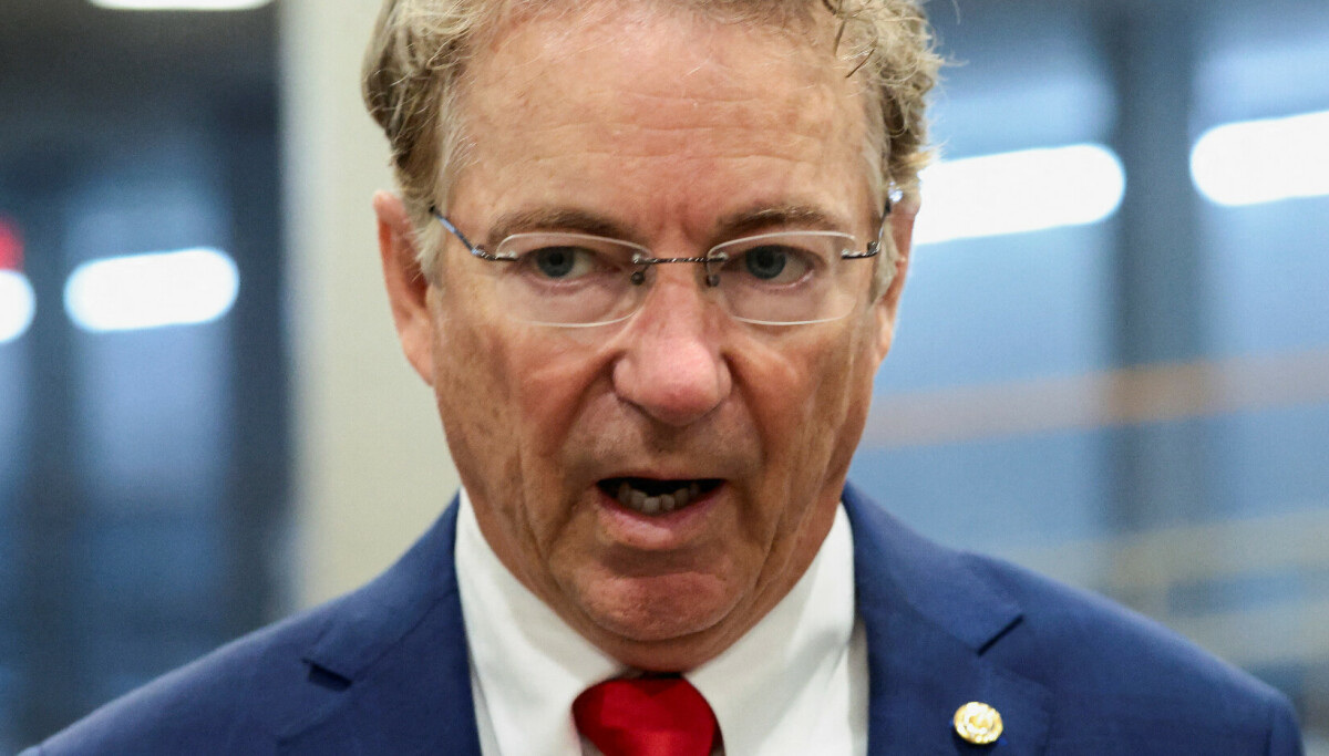 - Holder oss utenfor