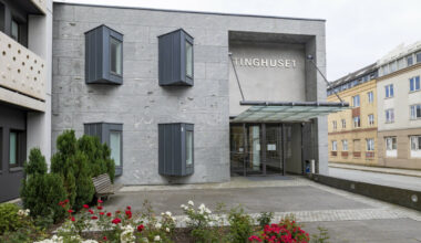 Mann dømt for å helle superlim over sovende barn