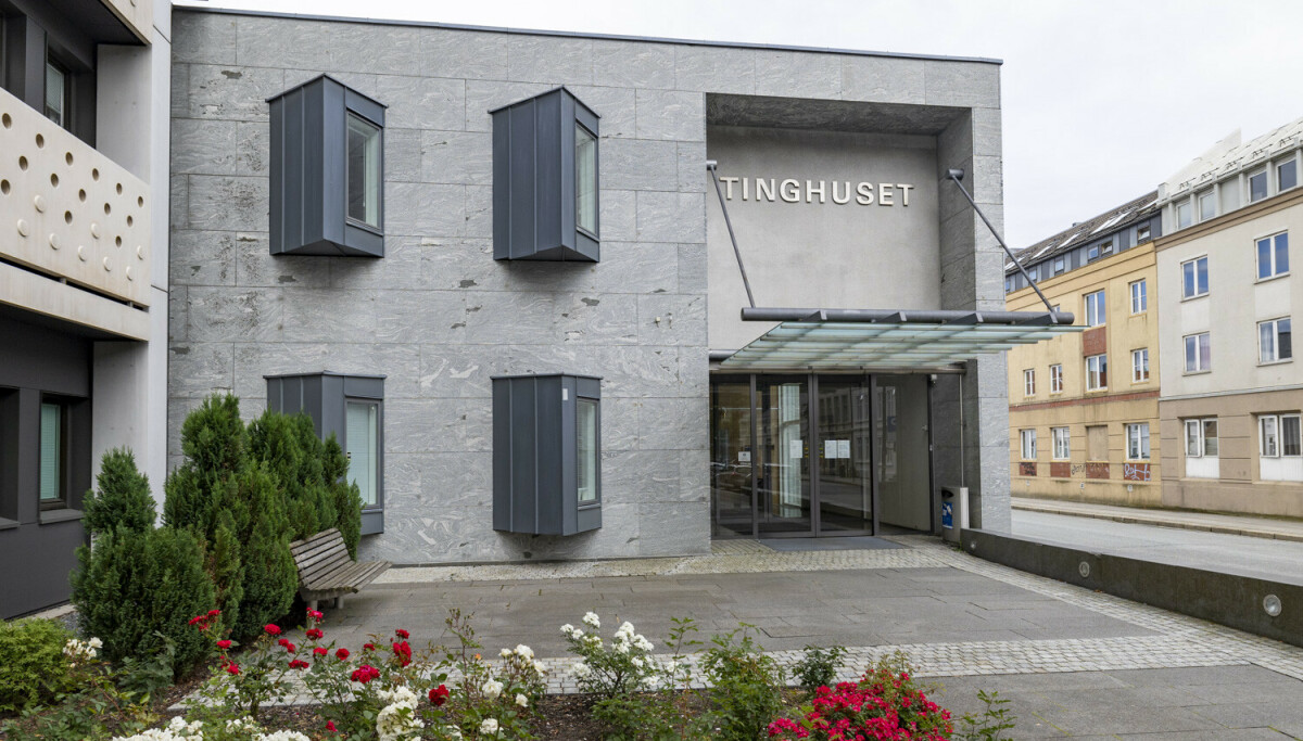 Mann dømt for å helle superlim over sovende barn