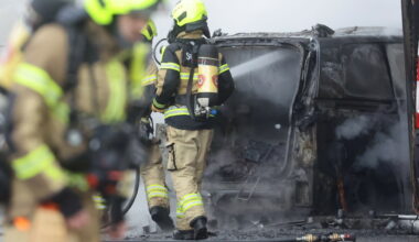 Bil i brann på bensinstasjon - Dagbladet