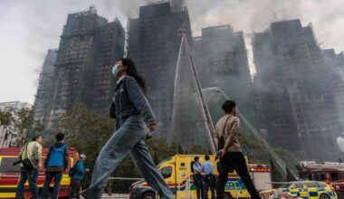 Leter etter hundrevis av savnede