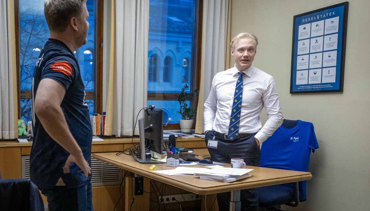 Kristoffer Sivertsen (Frp) fortviler: - Noen tok Viking-skjerfet mitt