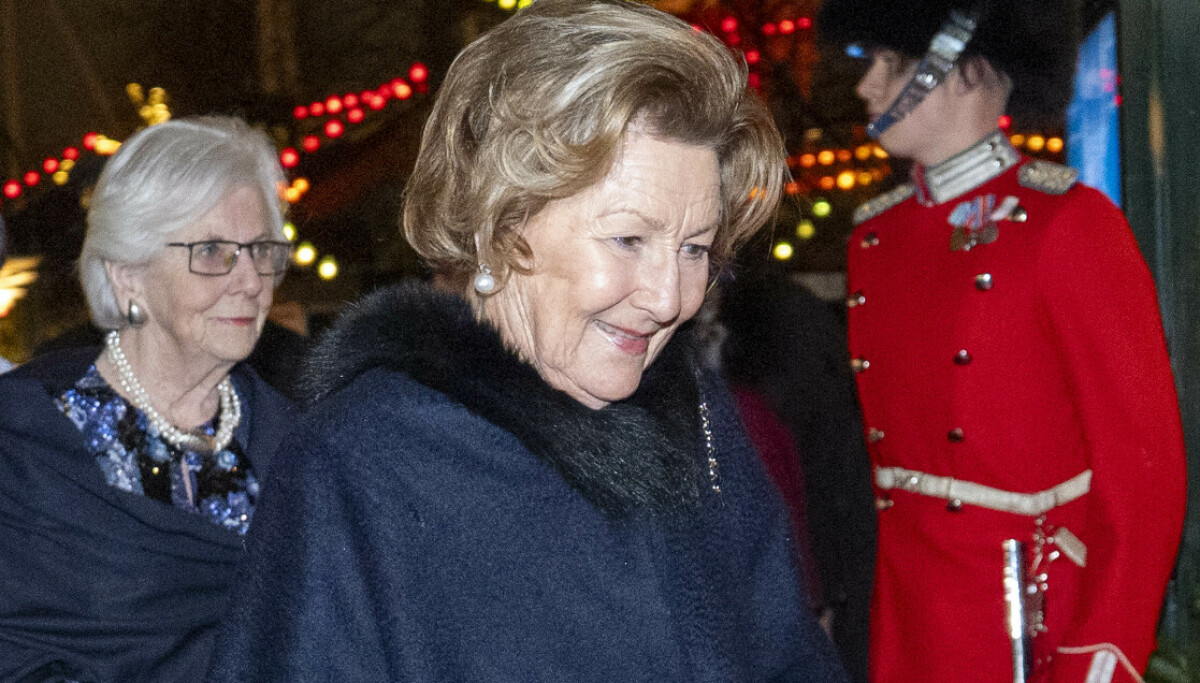 Dronning Sonja overrasket i julepyntet Tivoli med grev Nikolai