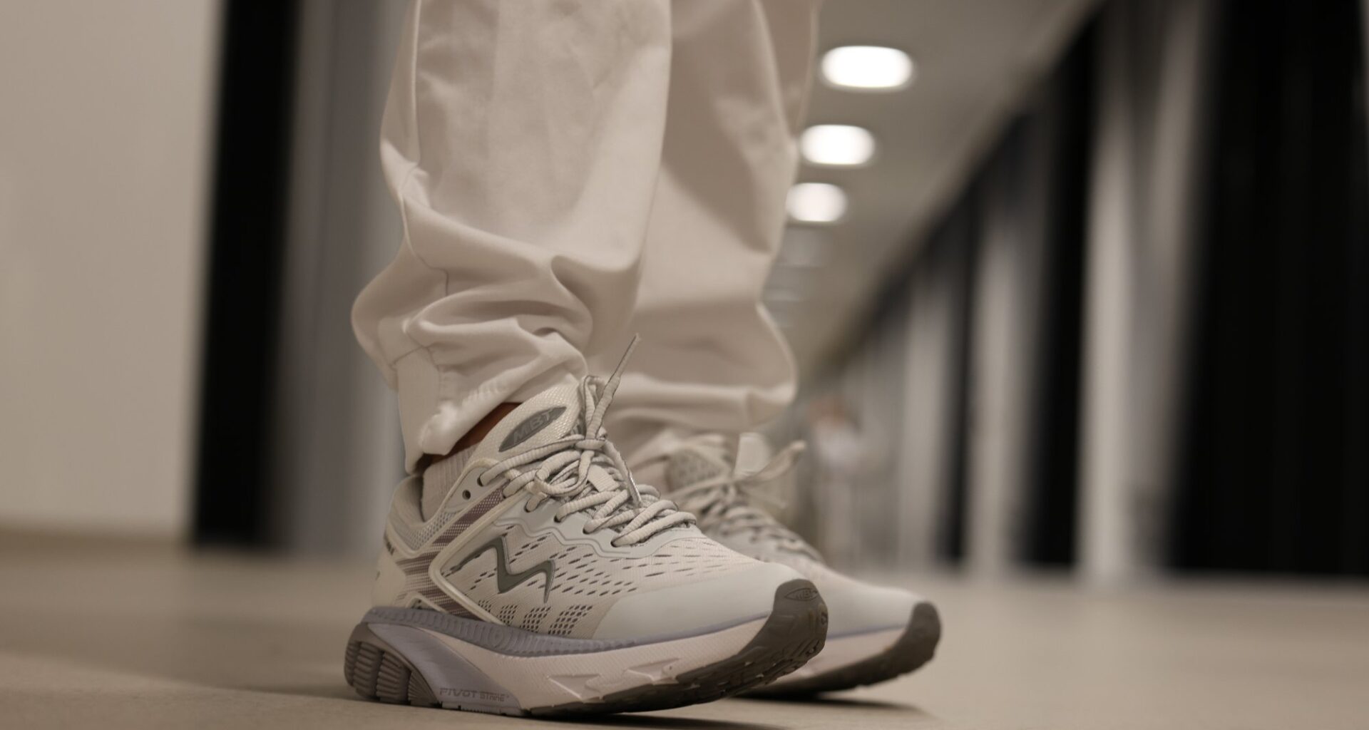 SUS, SUS-flyttingen | Skoene som tar Gudrun over 20 kilometer – på én vakt - RA Stavanger