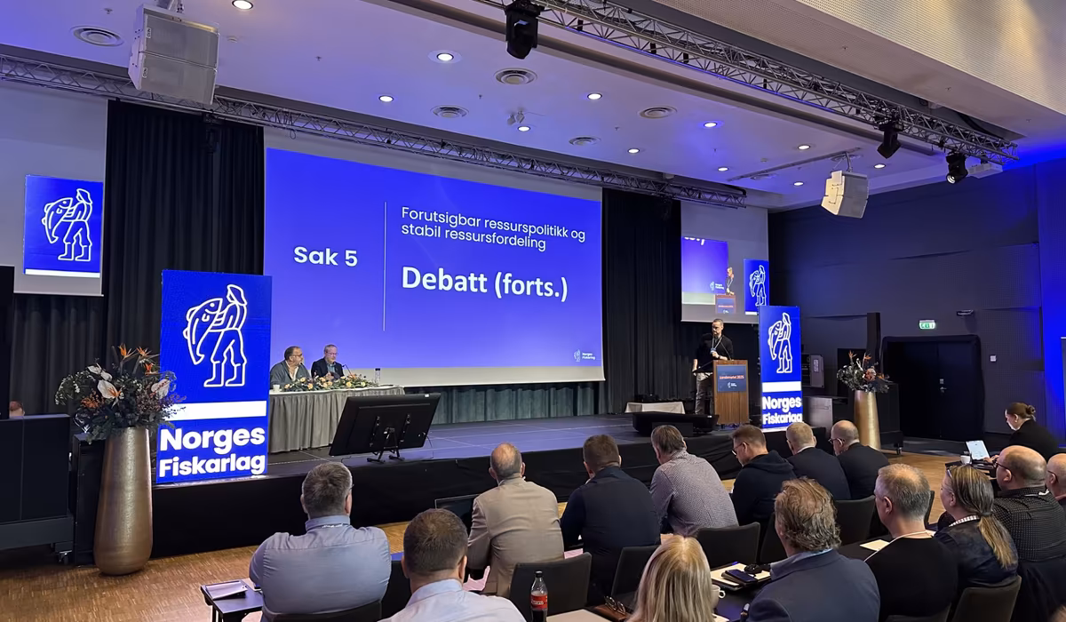 (+) Mot flertall for fredsløsning - smp.no