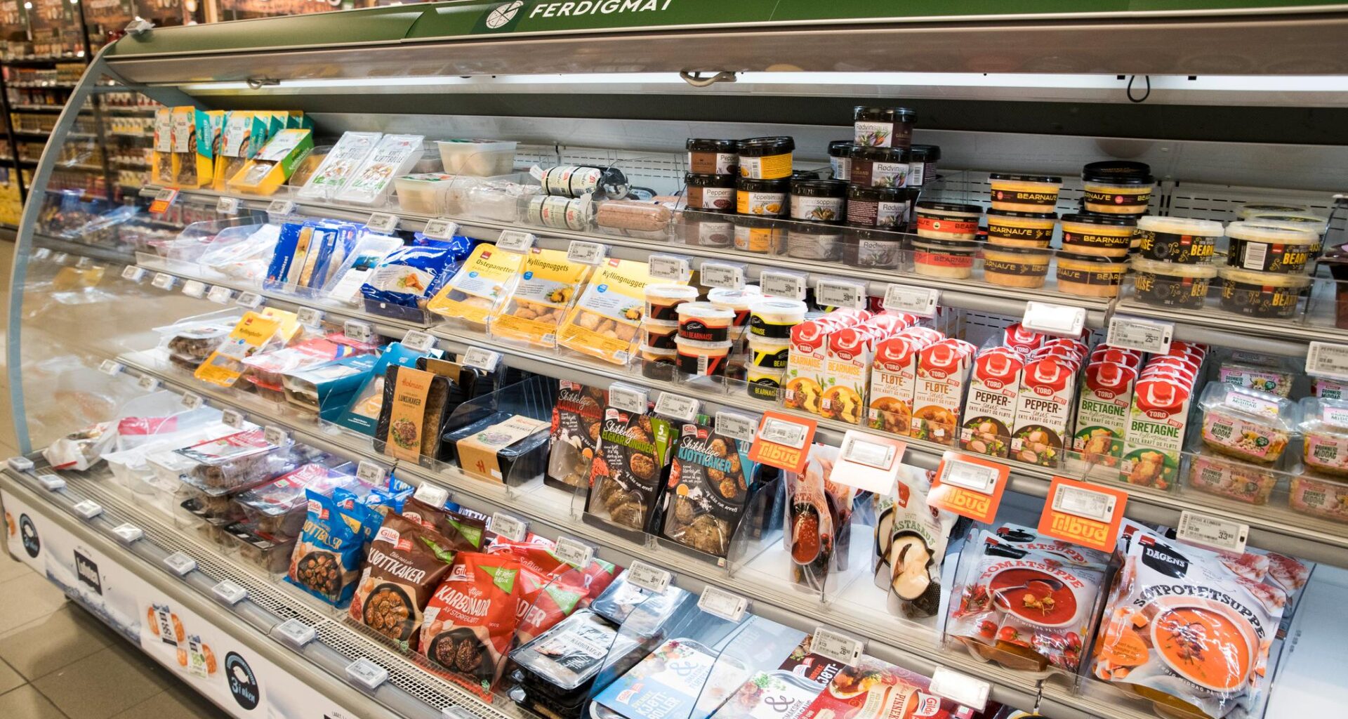 En norsk pilotstudie fra 2024 viser at norske voksne i gjennomsnitt får 48 prosent av energien sin fra ultraprosesserte produkter. En analyse av det norske forbruksmønsteret fra 2019 viste at 46,5 prosent av husholdningenes matutgifter gikk til ultraprosessert mat.