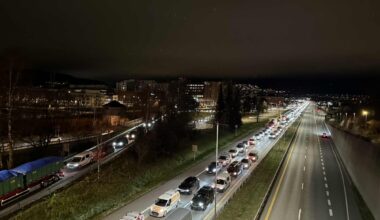 Trafikk, Ulykke | Køkaos etter E18-ulykke