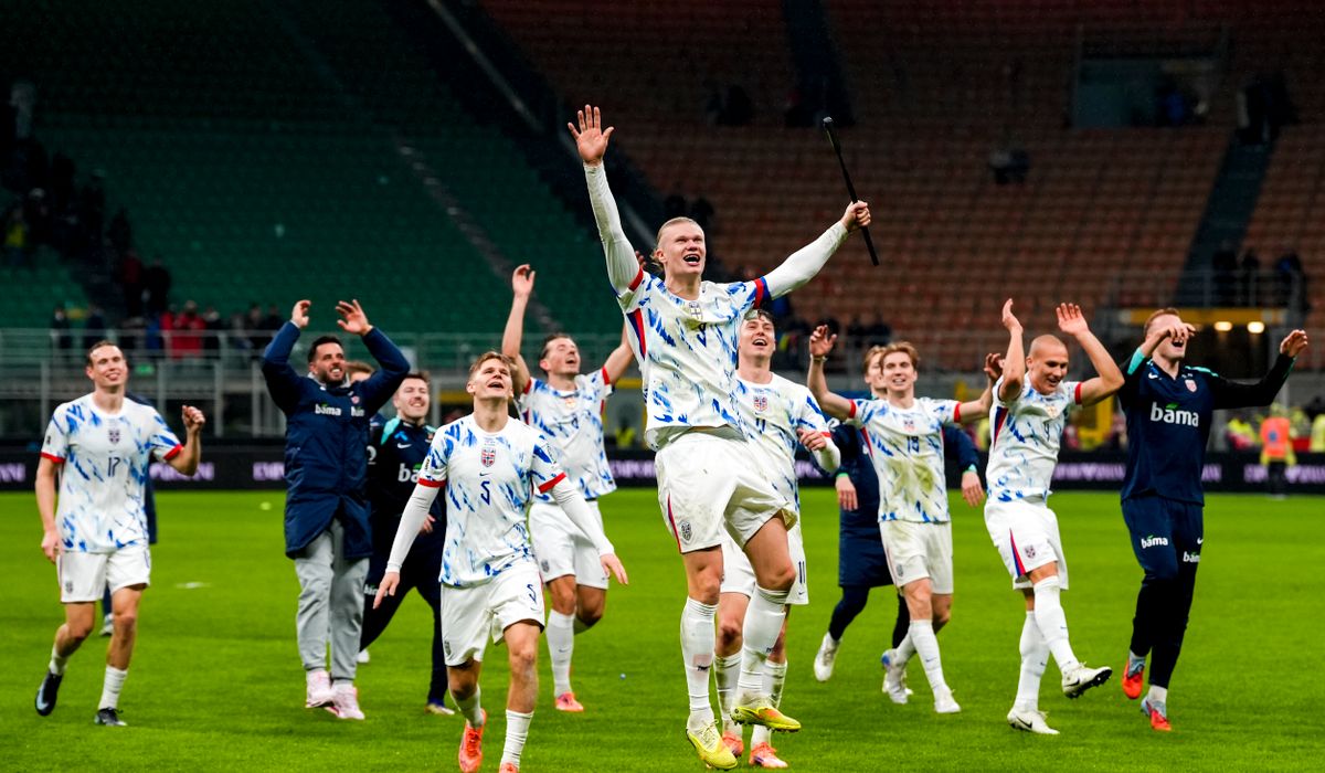 Bør fotball-VM flyttes og utsettes ?