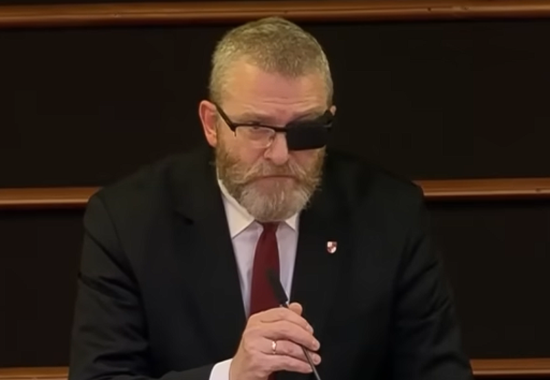 Kalte von der Leyen «Reichsführerin» og krevde henne innlagt på galehus