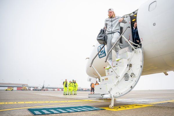 251115 Erling Braut Haaland arrives at Milano Malpensa Airport on November 15, 2025 in Varese. 
Photo: Vegard Grøtt / BILDBYRÅN / kod VG / VG0833