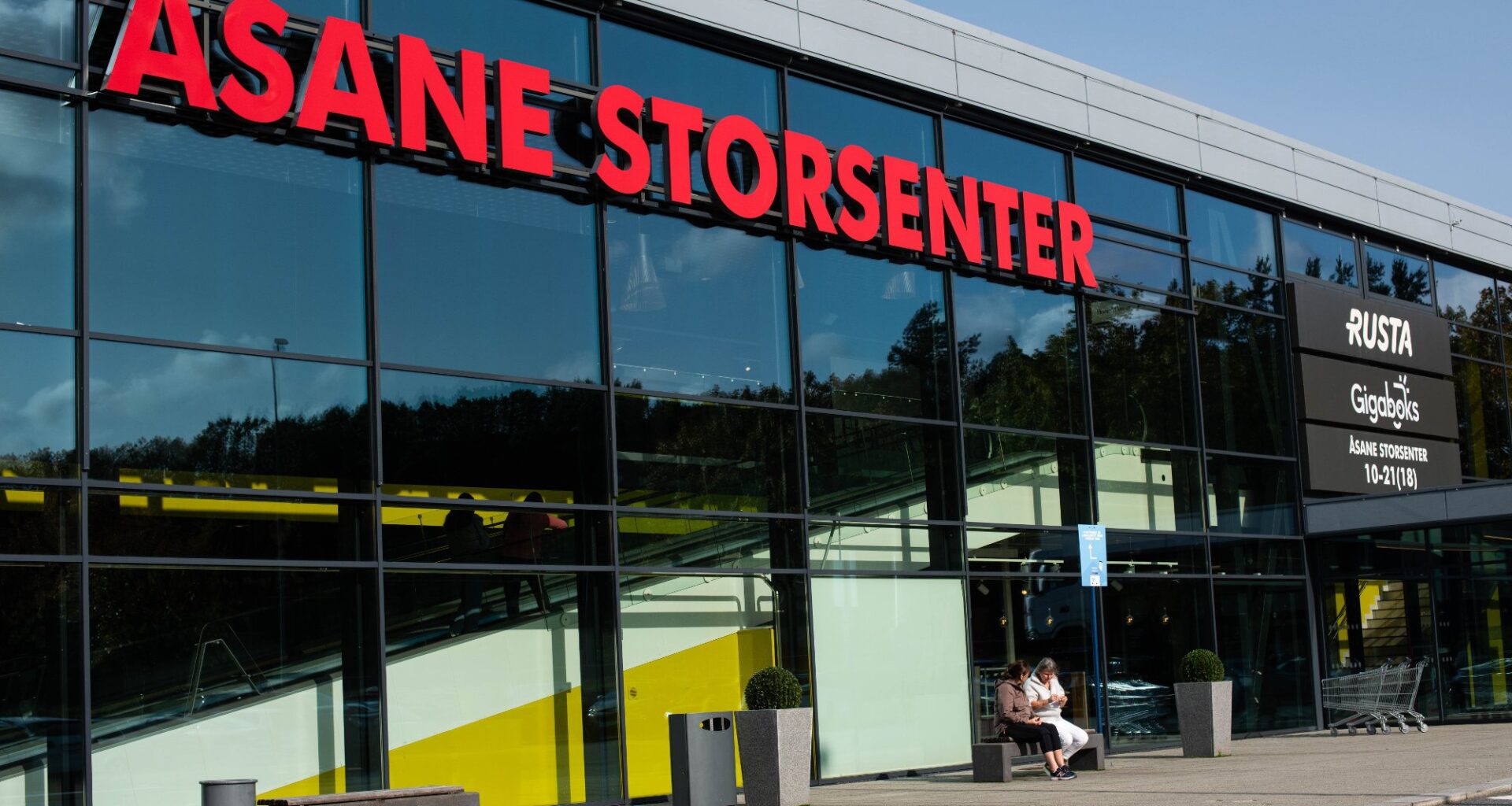 Nyheter, Politi | Plutselig så vekteren to personer komme gående: – I klærne hans