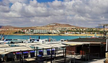 Masseslagsmål i turistområde