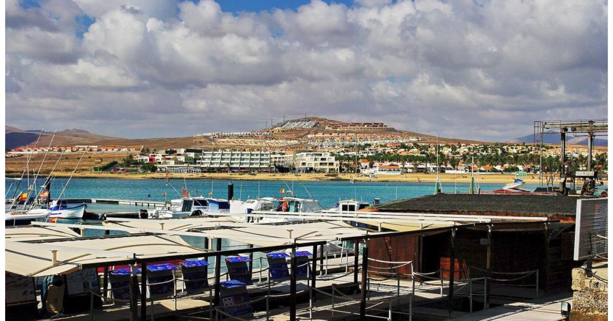 Masseslagsmål i turistområde