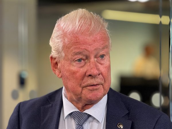 Frp-nestor Carl I. Hagen er ferdig på Stortinget etter en mannsalder som representant. Her avbildet etter intervju hos podkasten«Stavrum & Eikeland».