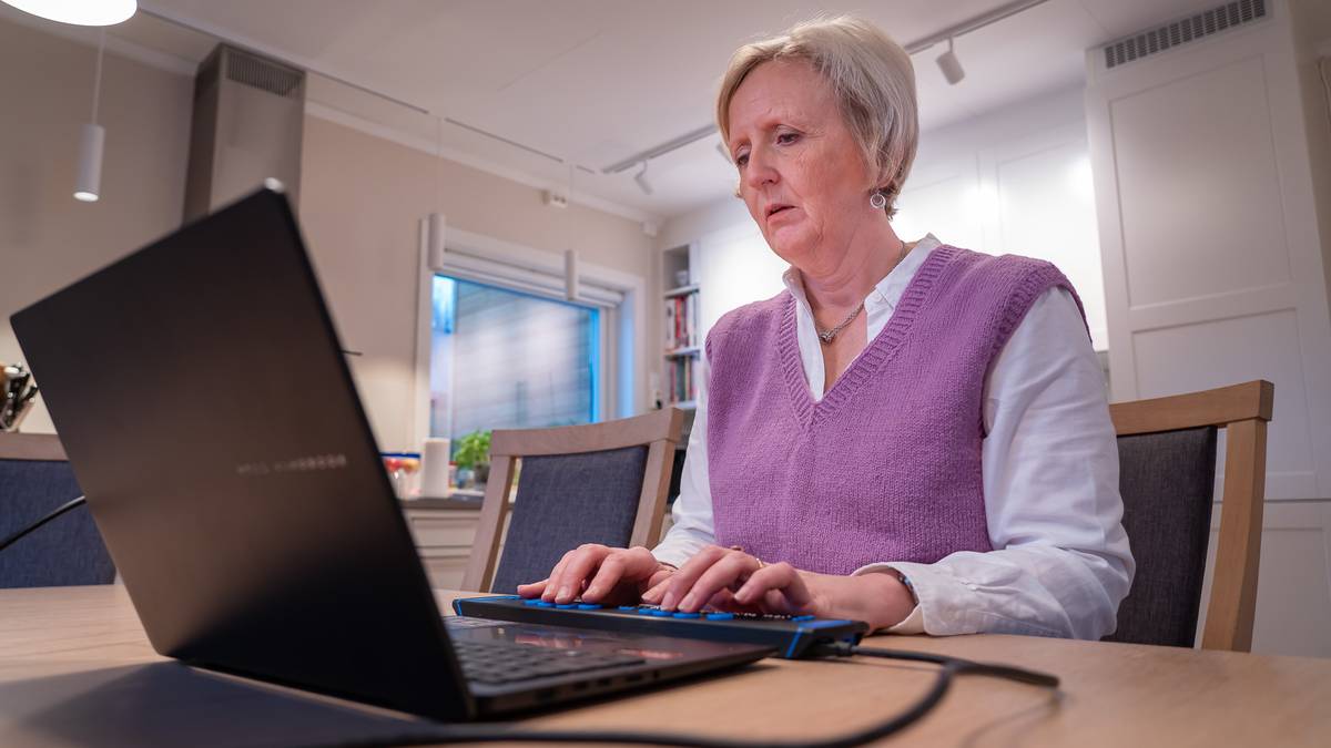 Birgit Risholt, tidligere forsker ved Sintef jobber på laptopen