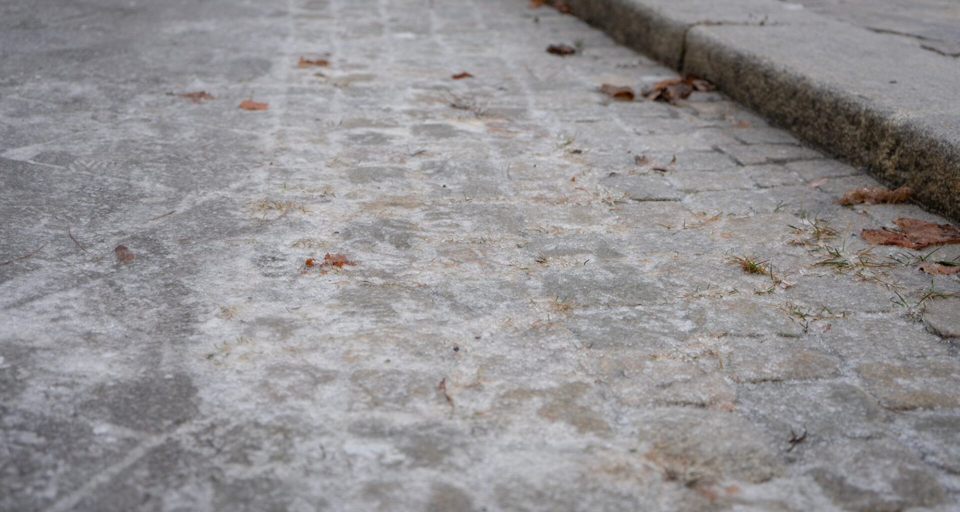 Været, Kongsberg | Ikke vits å pakke vekk broddene: – Hålka er vanskelig å bli kvitt