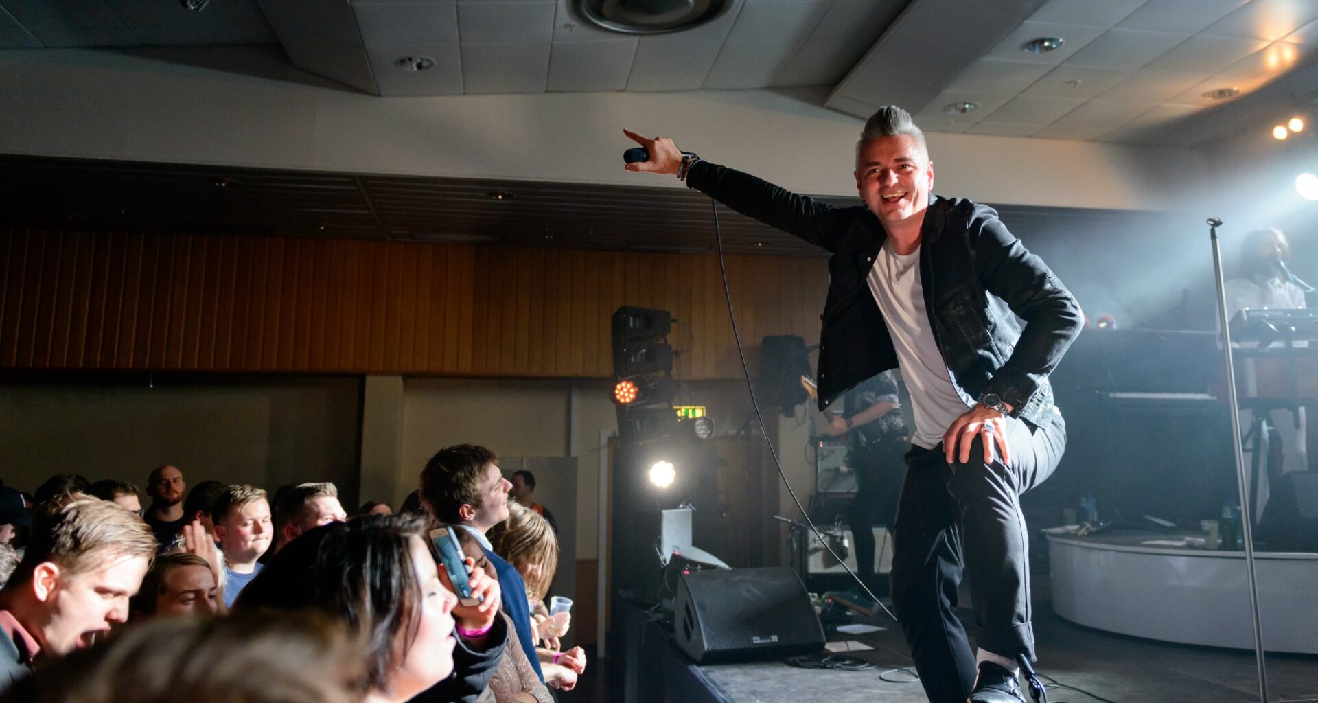 Baroniet Rosendal, Rosendal | Janove spelar for første gong, og deLillos kjem tilbake