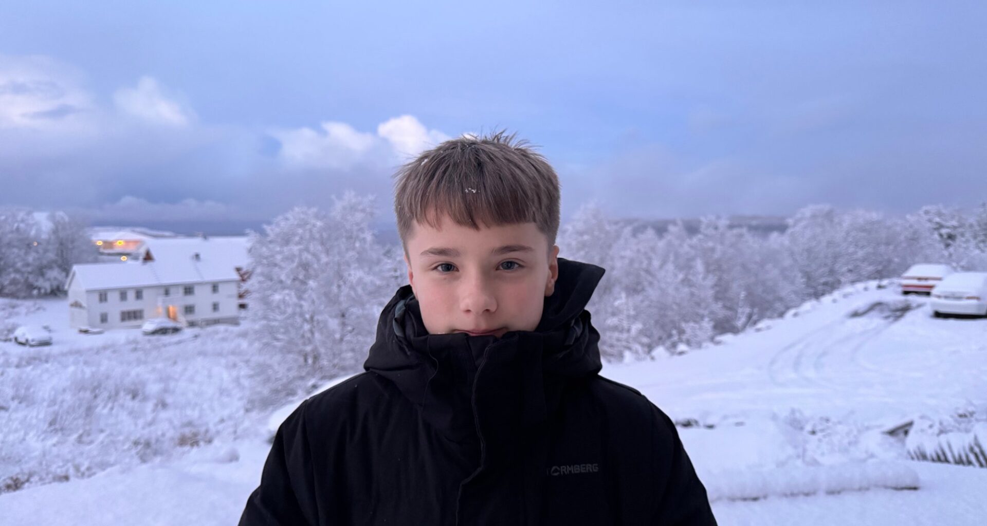 Averøy, Ulykke | Hermann (13) satt i bussen: – Hele bussen ristet - Tidens Krav