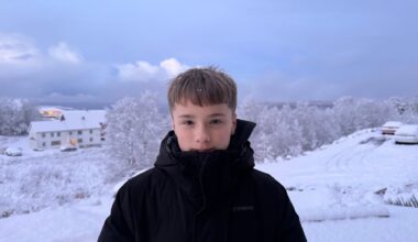 Averøy, Ulykke | Hermann (13) satt i bussen: – Hele bussen ristet - Tidens Krav