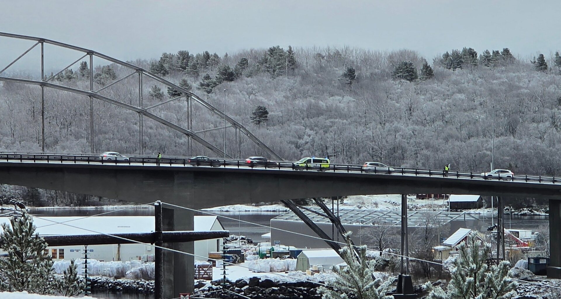 Trafikk, Ulykke | Ulykke på Omsundbrua: – Såpeglatt