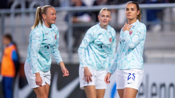 Cádiz, Spania 20251128. 
Frida Maanum, Karina Sævik og Andrea Norheim før privatlandskampen Norge- Brasil på Estadio Ciudad de la Linea.
Foto: Jorge Guerrero / NTB