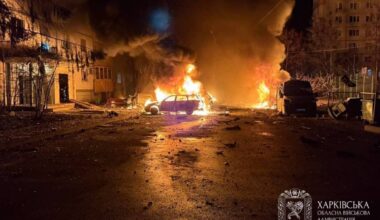 Fra nattens angrep i byen Kharkiv i Ukraina