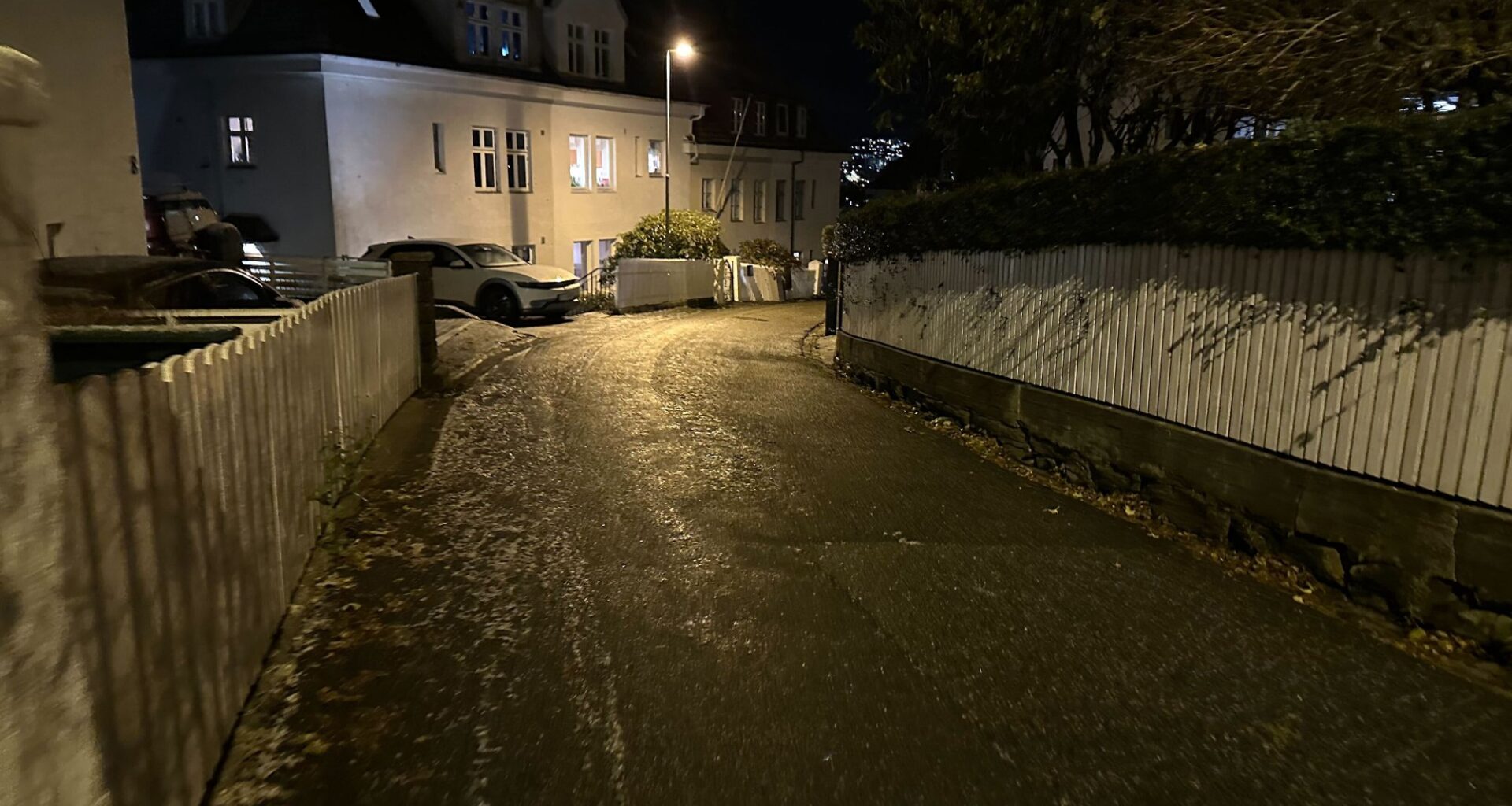 Vei, Trafikk | Ringes ned om speilglatte veier. Bilistene får ett råd. - Bergensavisen