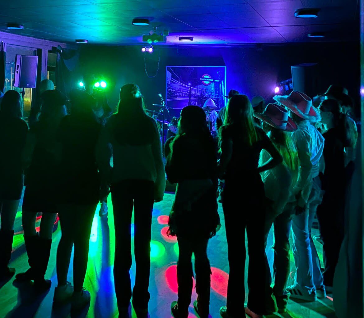 Dagens ros, Ungdom | Dagens ros til skulen og Fau