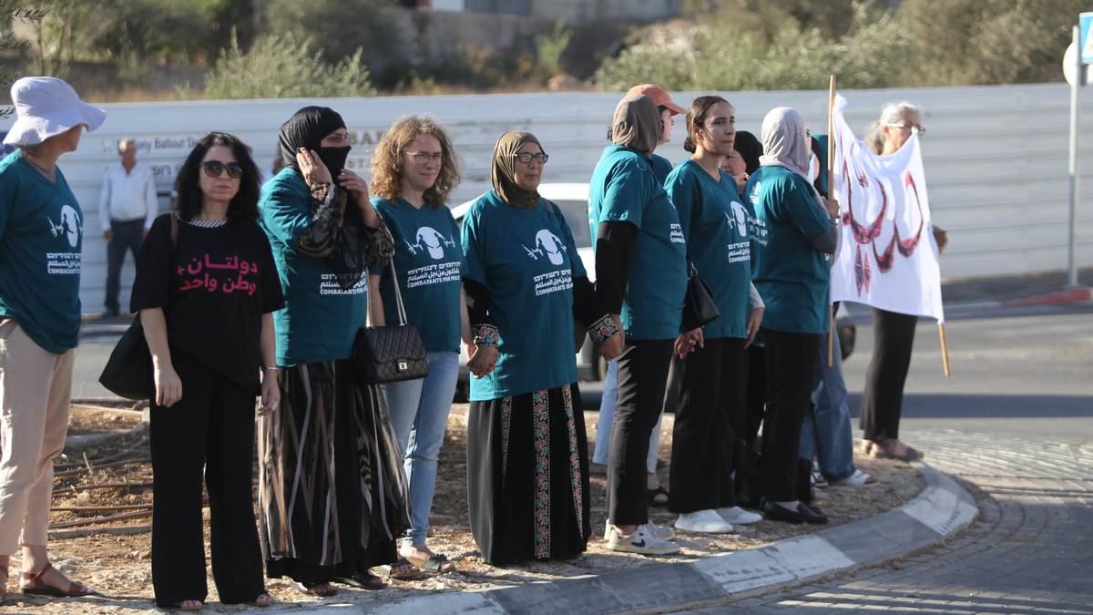Her protesterer israelarar og palestinarar saman – med ein felles bodskap om fred – NRK Urix – Utenriksnyheter og -dokumentarer