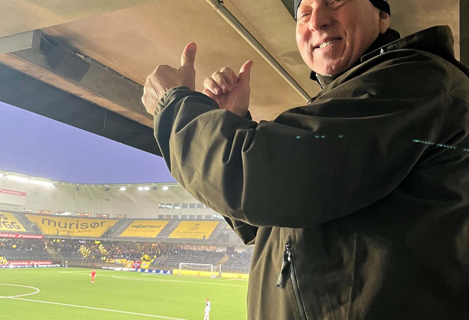 (+) Mens de andre jublet for Start-seier, jublet Henning for rødt kort til Karadas - KRS - Avisen Kristiansand