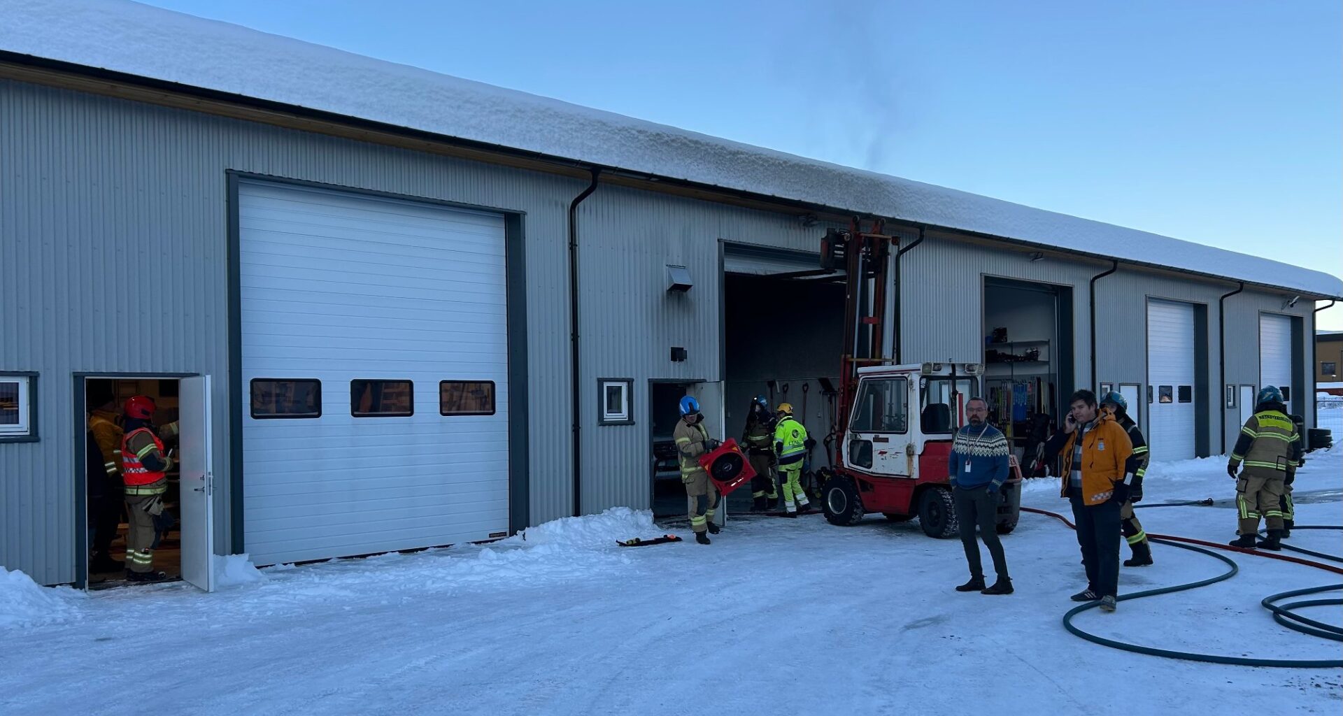 Vefsn, Mosjøen | Rykket ut til brann i garasjeanlegg