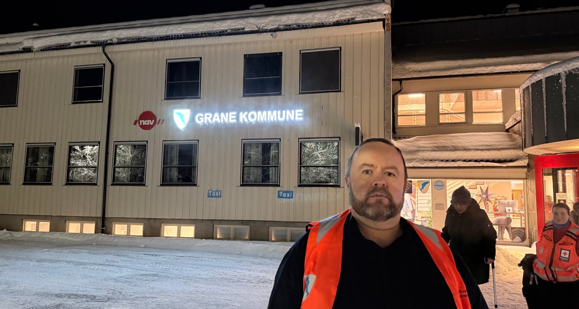 Ordfører Raymond på plass for å ta imot passasjerene fra det havarerte toget: – Ikke snakk om personskader - Helgelendingen