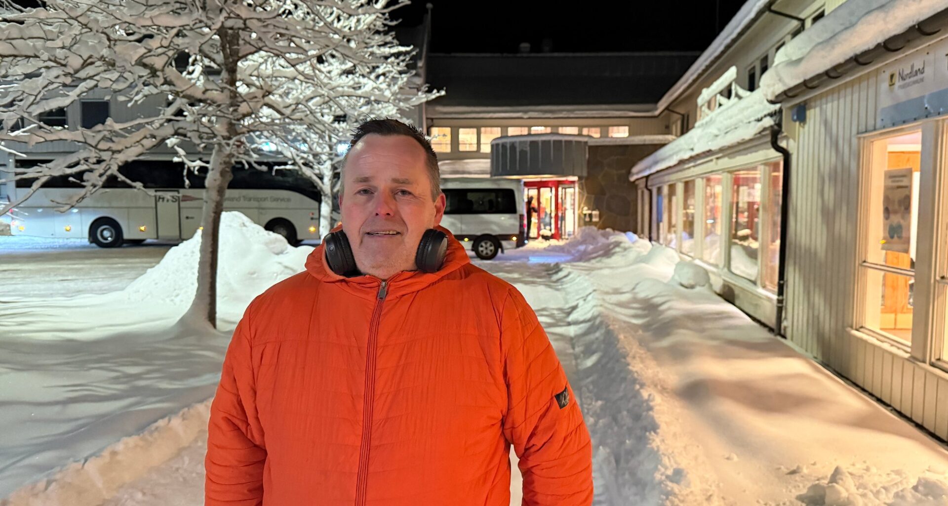 Stefans første togtur på ti år endte med toghavari i sprengkulde: – Jeg synes det er et veldig dårlig opplegg - Helgelendingen