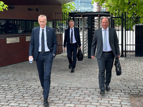 Orkla på vei ut fra statsministerens kontor