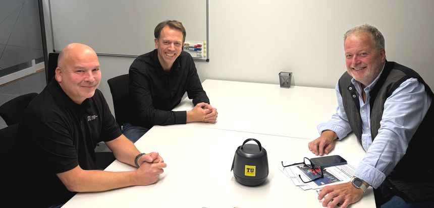 Roger Kvam (t.v.) i Sigma2 og Hans Ivar Skjelbred (midten) i Sintef er gjester i ukens podkast om den nye norske superdatamaskinen.  Foto:  Sigma2