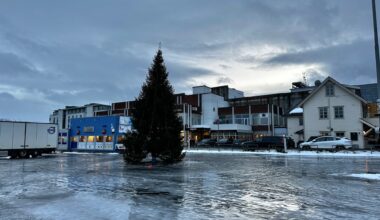 Sortland, Vær | Uværet får flere konsekvenser: Utsetter julegrantenninga