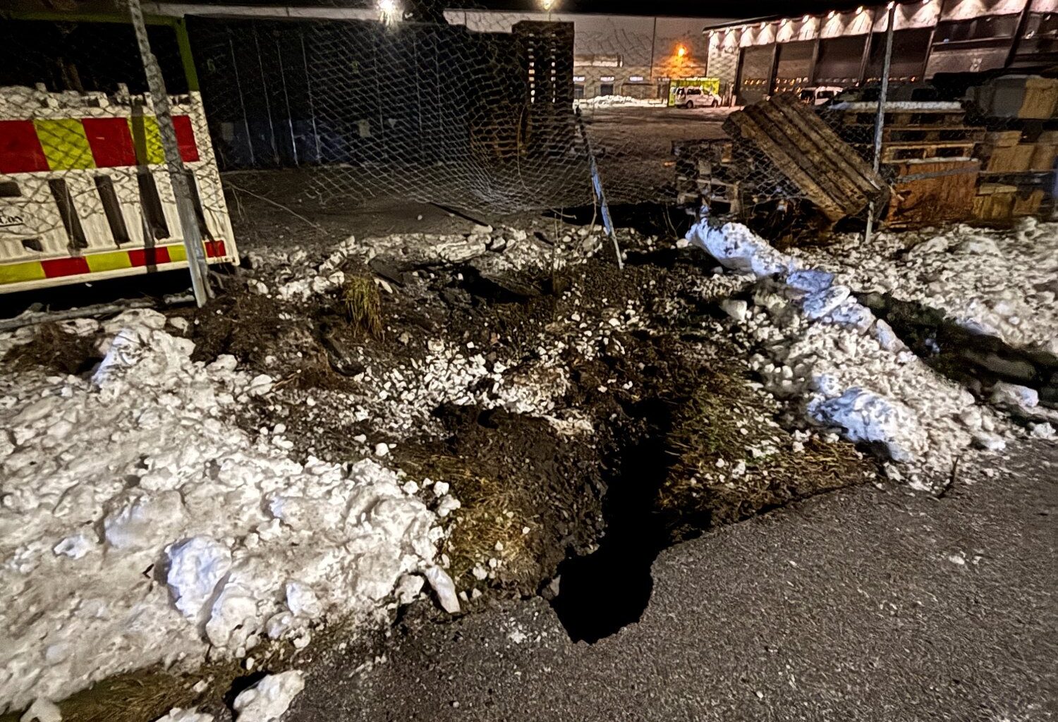 Ras, Steinsprang | Steiner raste fra fjellet – stenger vei til geolog er på plass