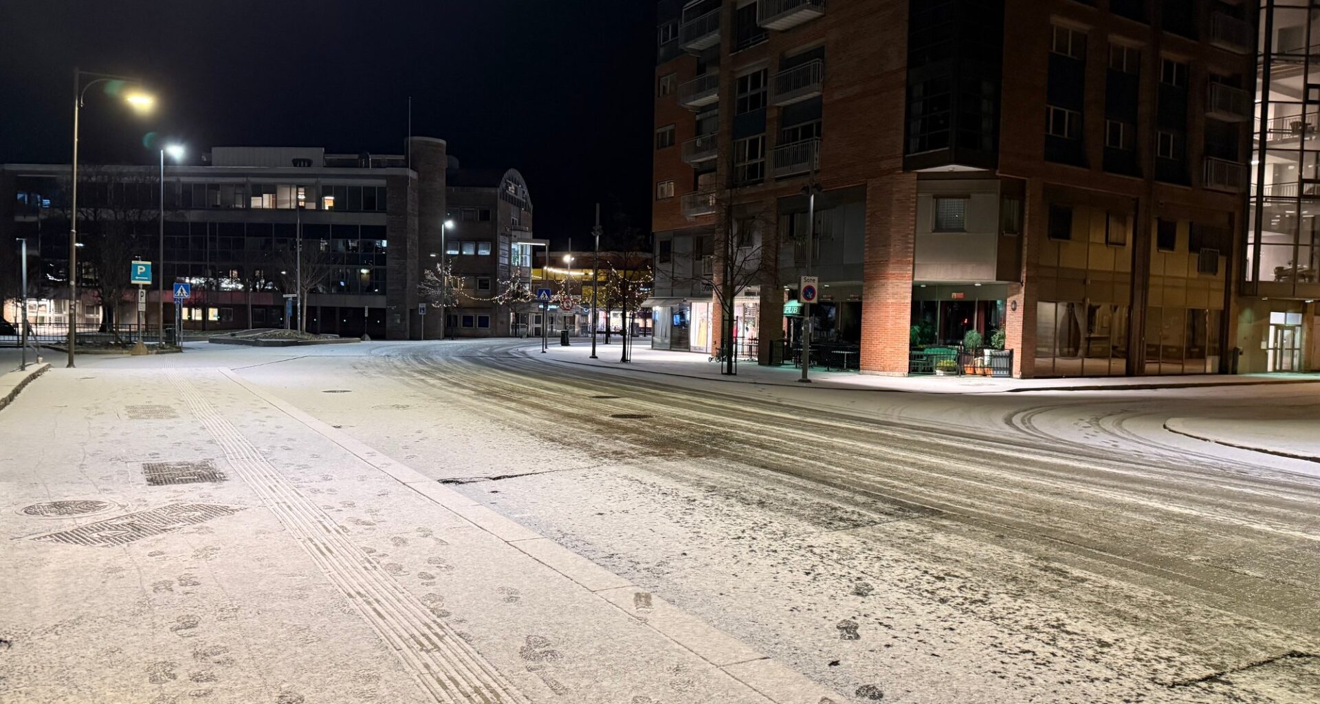 Været, Trafikk | Politiet advarer: – Svært glatt flere steder