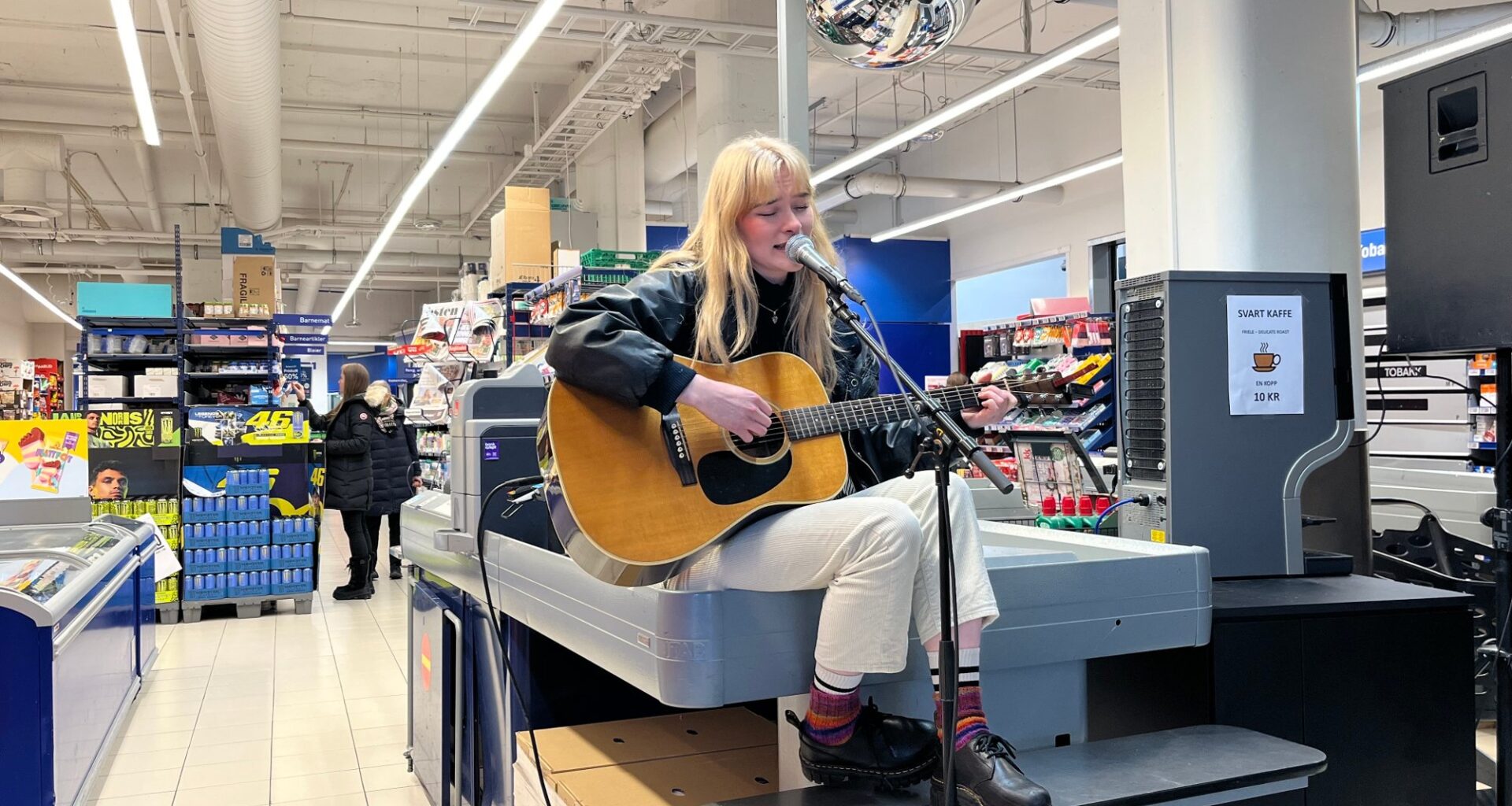 Rema 1000, TONO | Livekonsert i kassen på Rema