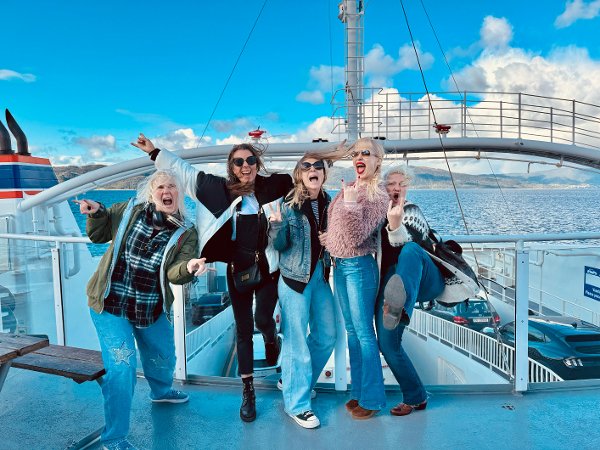 PÅ VEIEN: Cocktail slippers byr på seg selv, både privat og på scenen. 