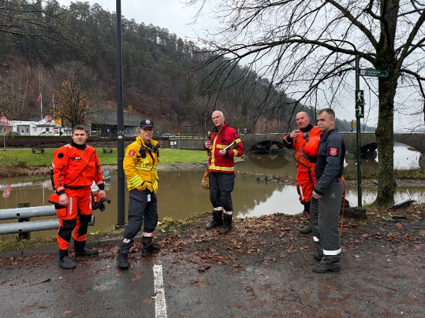 Bil i vannet i Sandvika