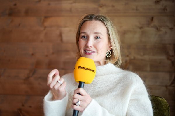 Ine Marie Wilmann avbildet under et intervju med Nettavisen på pressedag for «Troll 2».