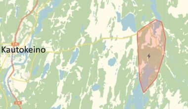 Kart over Kautokeino, med skjermet område markert med rød linje. Elver og innsjøer er synlige. E45 veien går gjennom byen. Området viser biodiversitet i landskapet.