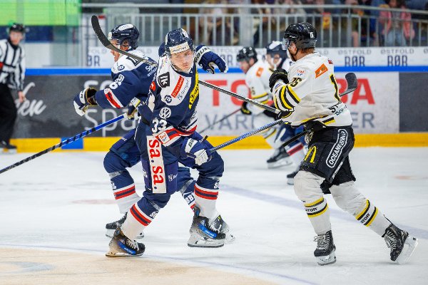 Spartas spiller Jesper Martinsen Lilleberg i kampen mellom Sparta og Stavanger i Sparta Amfi.