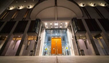 Fire personer siktet og pågrepet for drapsforbund – NRK Norge – Oversikt over nyheter fra ulike deler av landet