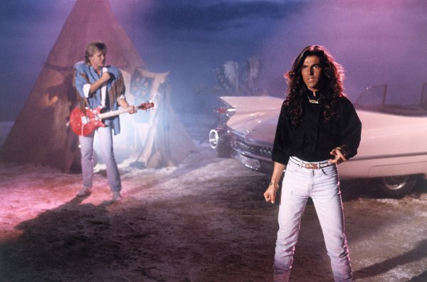 Dieter Bohlen, Thomas Anders, Pop Duo 'Modern Talking' (1986) / Musiker, Sänger. (Photo by kpa/United Archives via Getty Images)